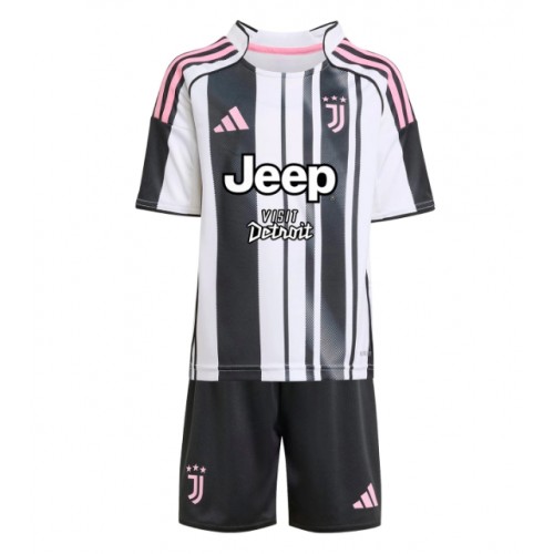 Juventus Pierre Kalulu #15 Hemmaställ Barn 2025-26 Kortärmad (+ Korta byxor) Juventus Pierre Kalulu #15 Hemmaställ Barn 2025-26 Kortärmad (+ Korta byxor)